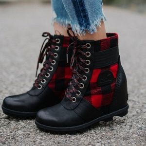 Sorel Lexie plaid boots W size 7.5